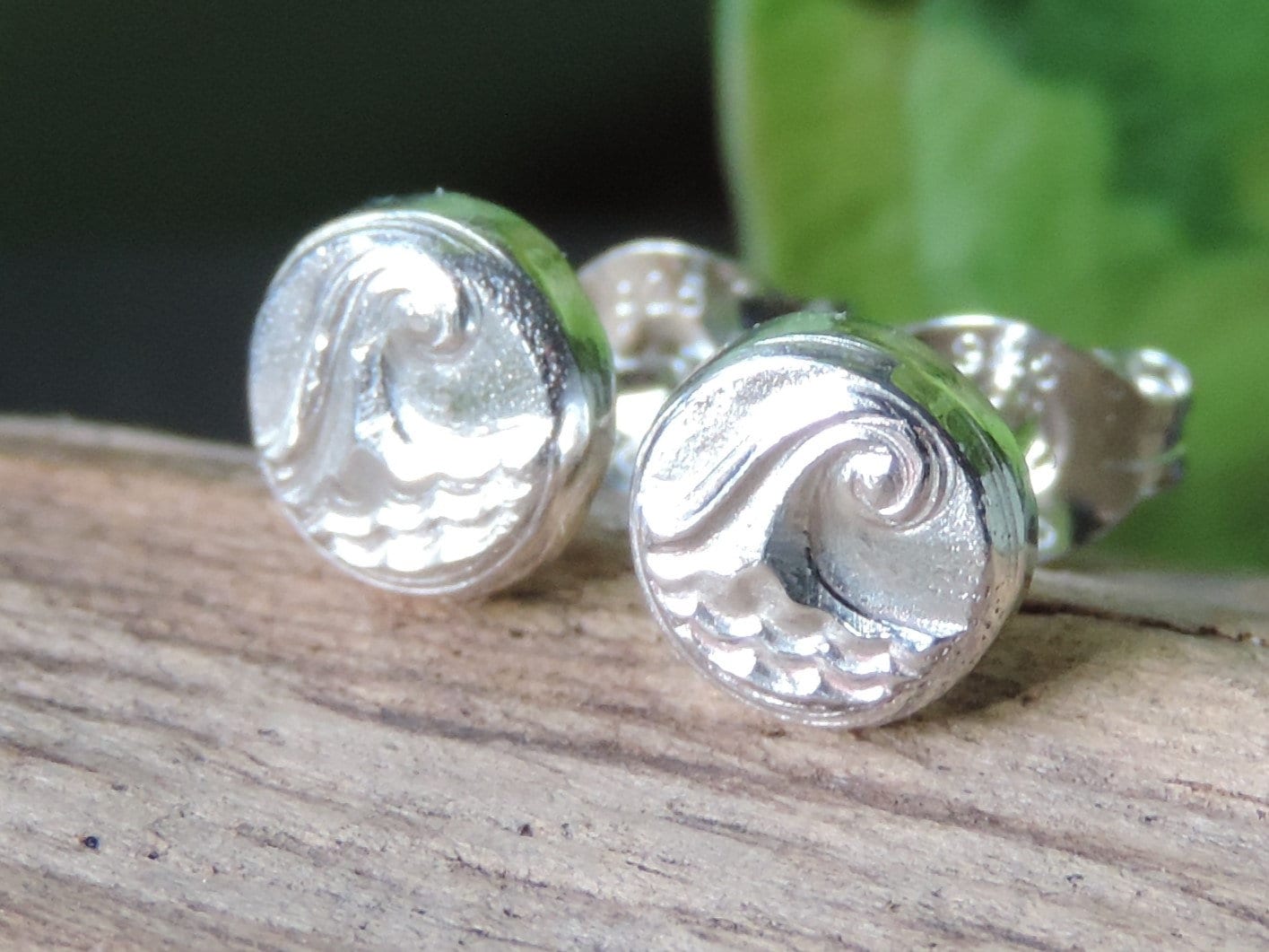 Wave Studs