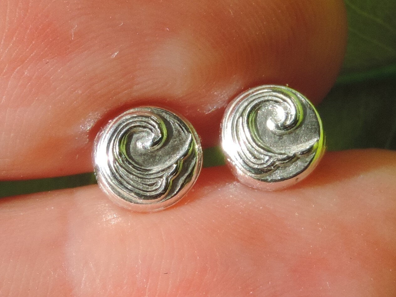 Wave Studs