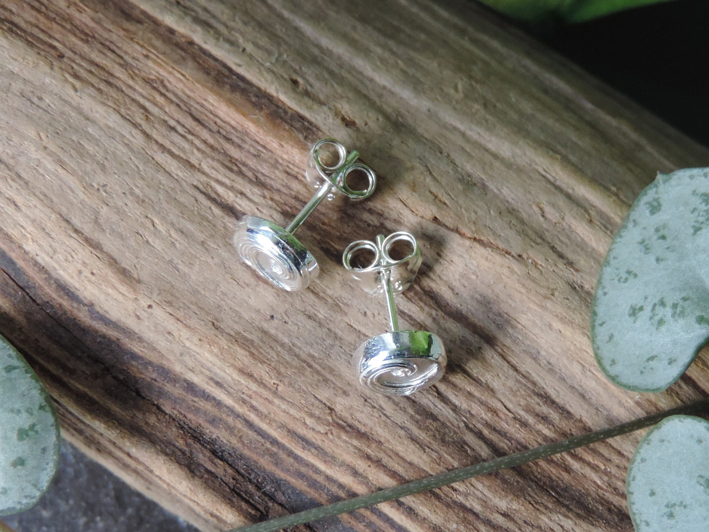Wave Studs